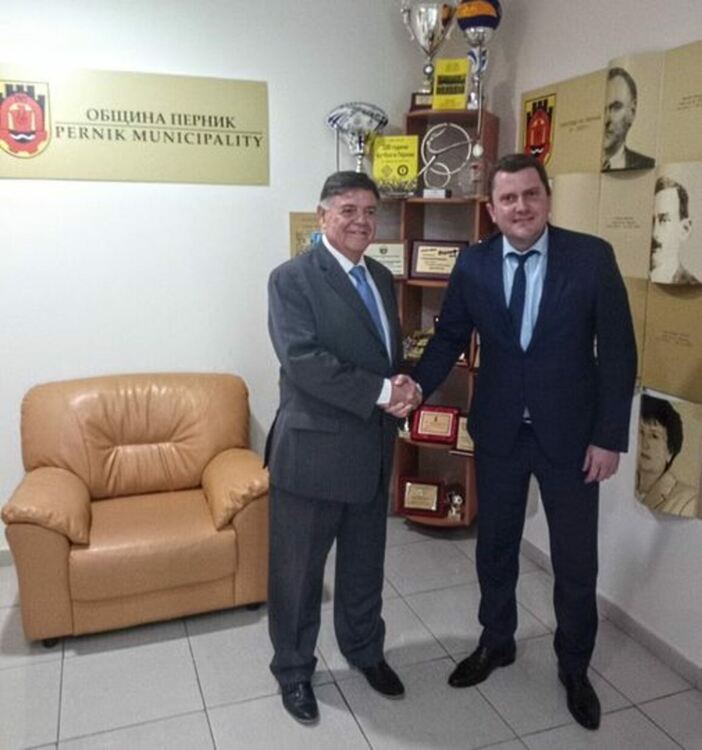 Кметът на община Перник Станислав Владимиров и екипът му се срещнаха с посланика на Република Аржентина у нас Алфредо Атанасоф