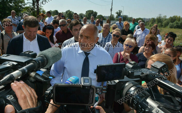 Бойко Борисов в Димитровград към управляващите: Заради пари, кражби и корупция се сринаха