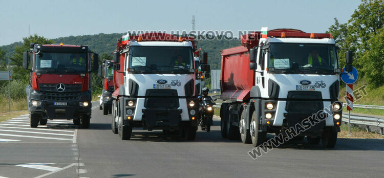Протест на пътните строители затрудни движението между Хасково и Димитровград