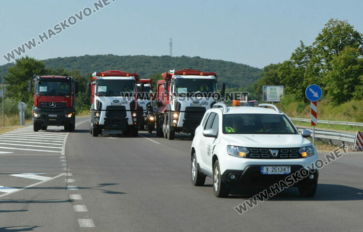 Протест на пътните строители затрудни движението между Хасково и Димитровград