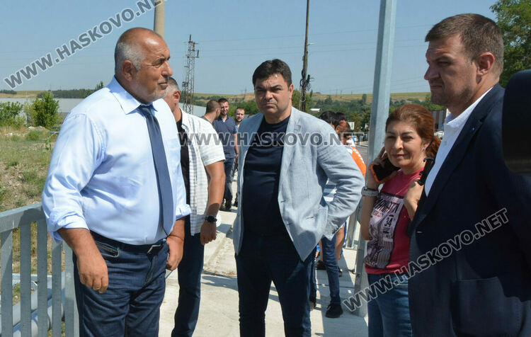 Бойко Борисов в Димитровград към управляващите: Заради пари, кражби и корупция се сринаха