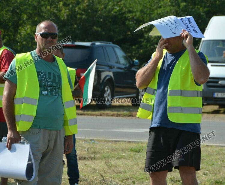 Протест на пътните строители затрудни движението между Хасково и Димитровград