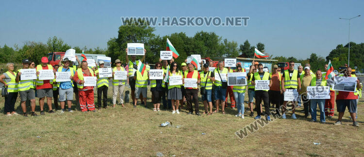 Протест на пътните строители затрудни движението между Хасково и Димитровград