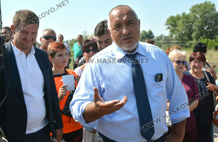 Бойко Борисов в Димитровград към управляващите: Заради пари, кражби и корупция се сринаха