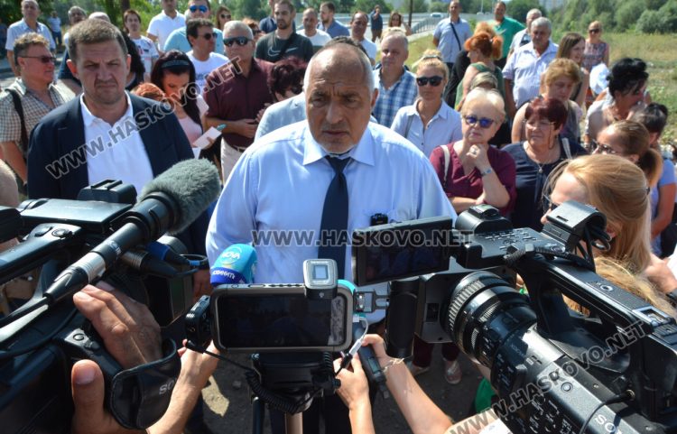 Бойко Борисов в Димитровград към управляващите: Заради пари, кражби и корупция се сринаха