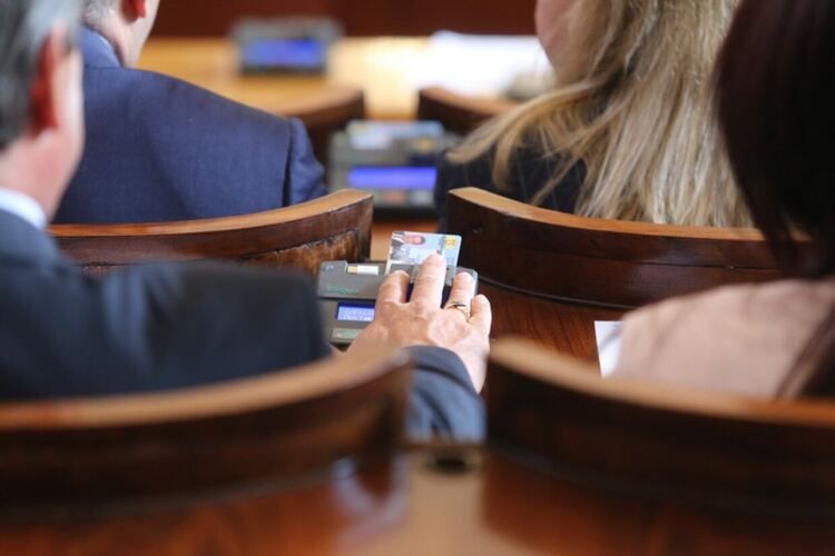 Управленската програма отпадна от дневния ред на парламента