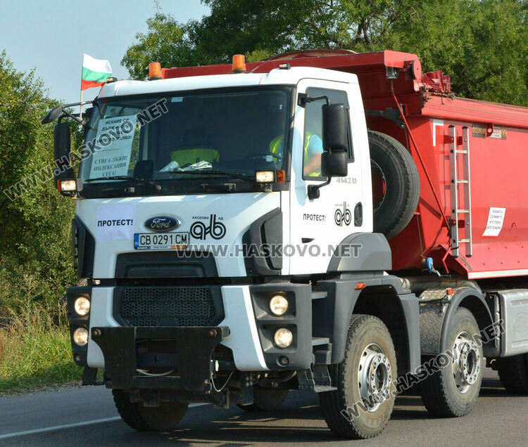 Втори ден: Протестът на пътните строители затрудни движението между Хасково и Димитровград
