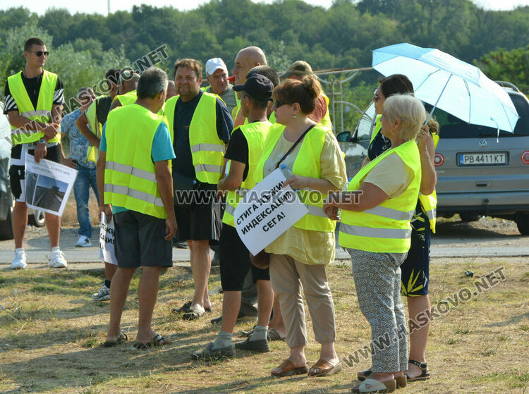 Втори ден: Протестът на пътните строители затрудни движението между Хасково и Димитровград