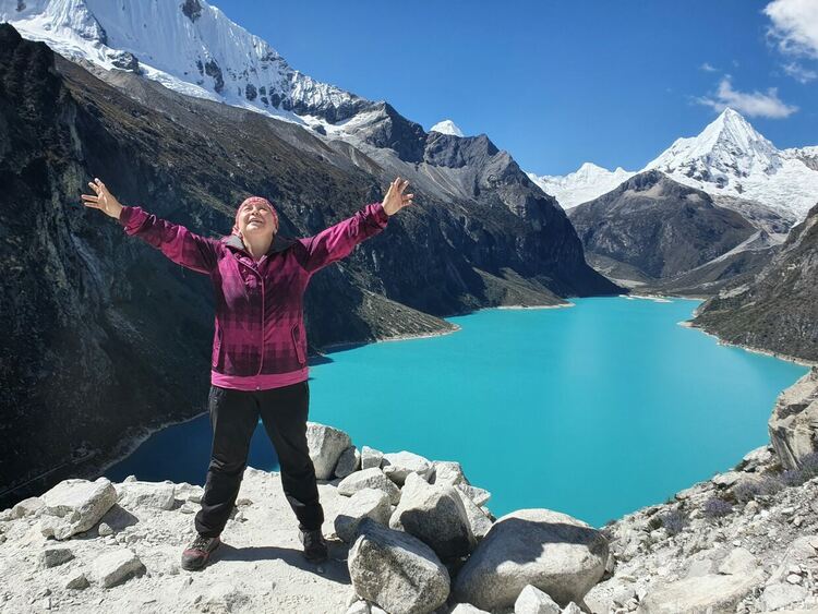 Над езерото Парон