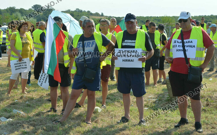 Втори ден: Протестът на пътните строители затрудни движението между Хасково и Димитровград
