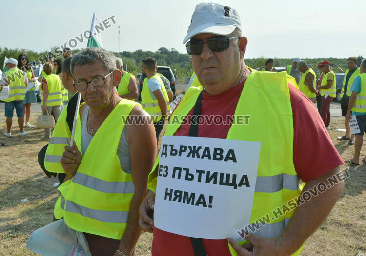 Втори ден: Протестът на пътните строители затрудни движението между Хасково и Димитровград