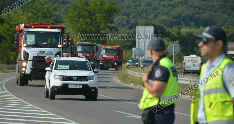 Втори ден: Протестът на пътните строители затрудни движението между Хасково и Димитровград