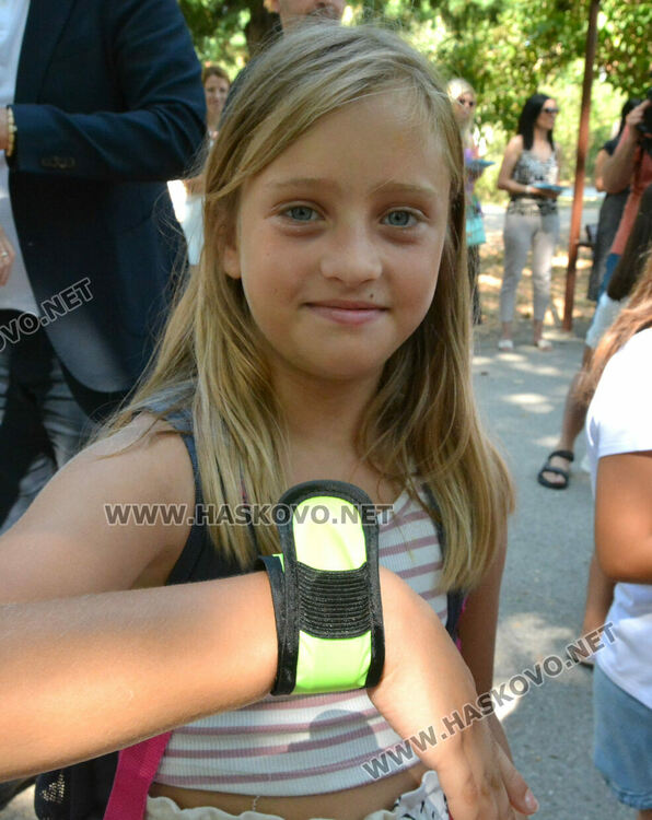 Кметът и полицай с лекция за управление на електрически тротинетки