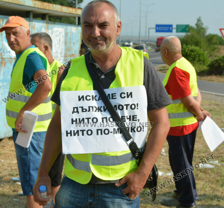 Втори ден: Протестът на пътните строители затрудни движението между Хасково и Димитровград