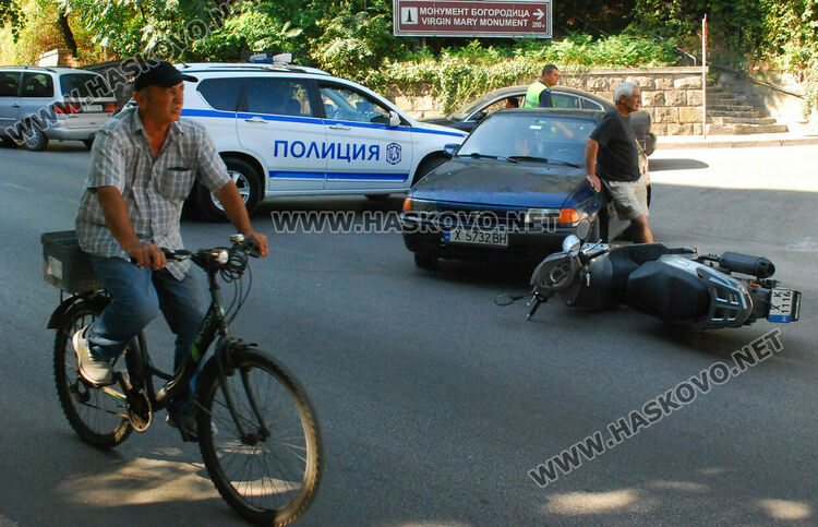 Опел блъсна моторист на Кърджалийска