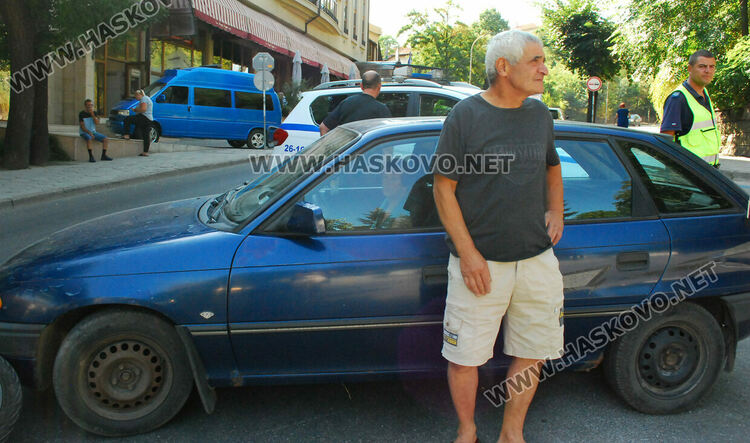 Опел блъсна моторист на Кърджалийска