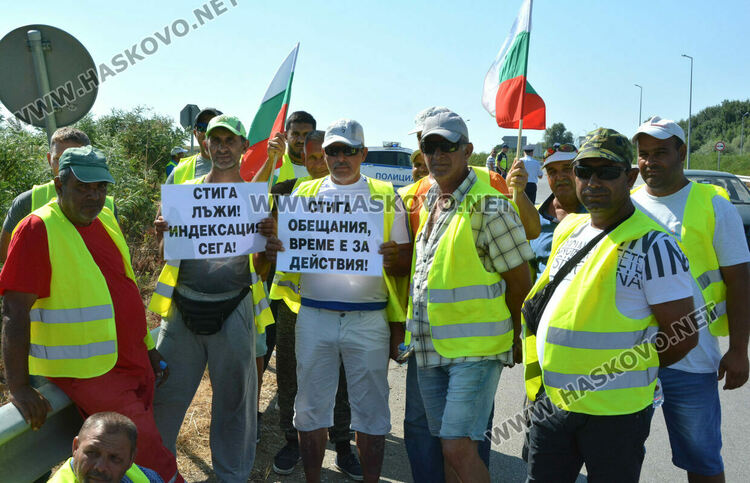 Последен ден на протести на пътните строители