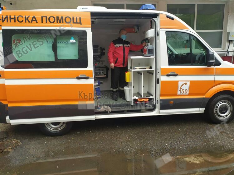 Трима джебелчани се бият след скандал,медици обработват раните им