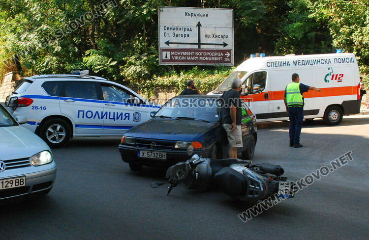 Опел блъсна моторист на Кърджалийска
