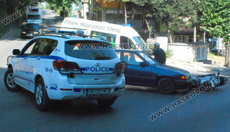 Опел блъсна моторист на Кърджалийска