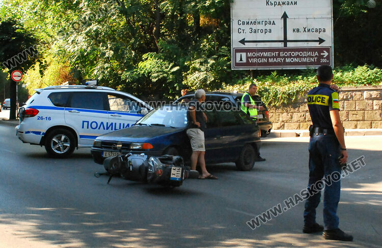 Опел блъсна моторист на Кърджалийска