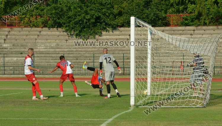 „Саяна Хасково“ разби „Борислав“ със 7:0 на Ямача. Христо Димитров с хеттрик