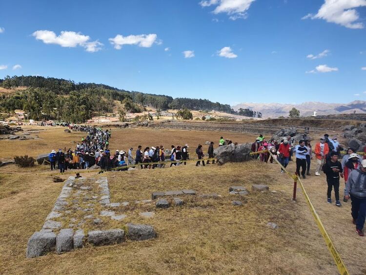 Изкчаването на разкопките над Куско