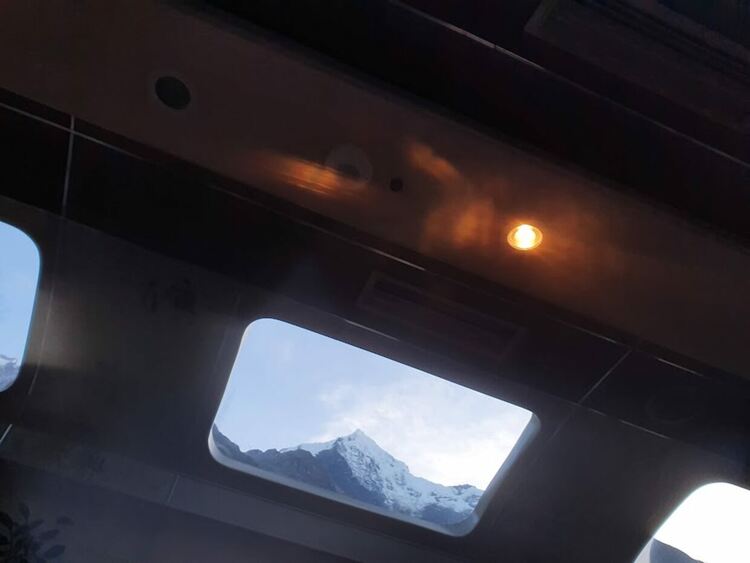 През прозореца на влака