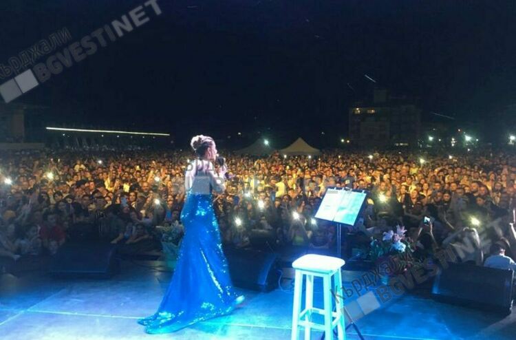 15 000 момчилградчани на градския стадион купонясваха в закриването на международната среща