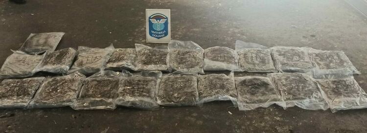 Откриха над 11 кг марихуана в тайник на кола