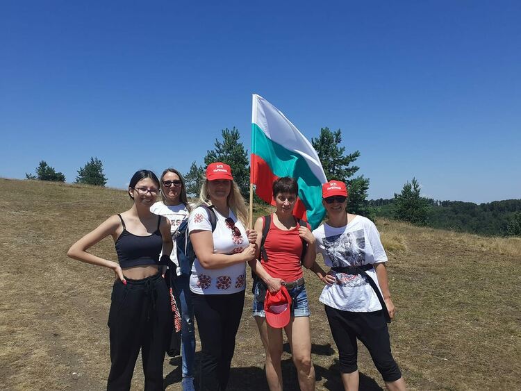 Над 90 първомайски социалисти се качиха на връх Бузлуджа