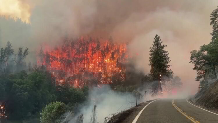 Големият пожар в Калифорния се разраства