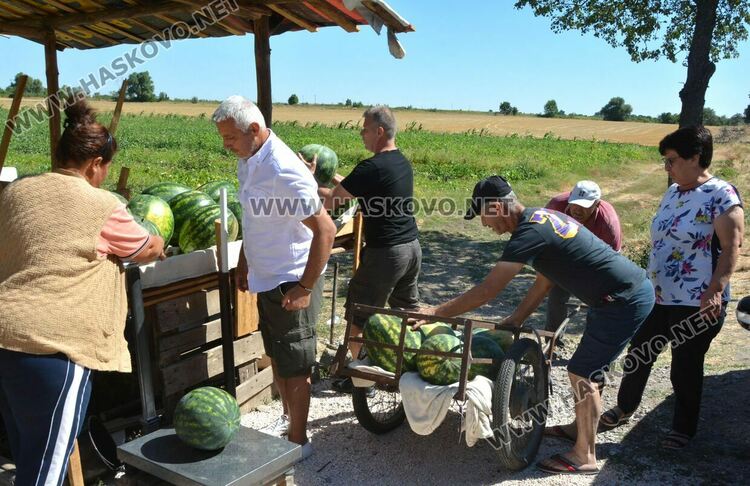 Жалват се от ежедневни проверки на пазара между Хасково и Конуш