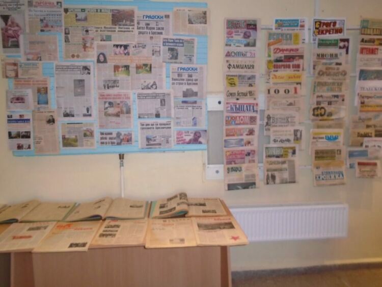 Над 1000 първи броеве на вестници е събрал мъж от Брезник