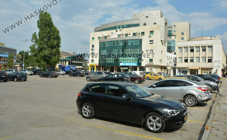 Собственикът на „ЕМ комфорт“ спечели с 4,4 млн.лв търга за паркингите до „21 век“ и пл “Свобода“, но с друга фирма