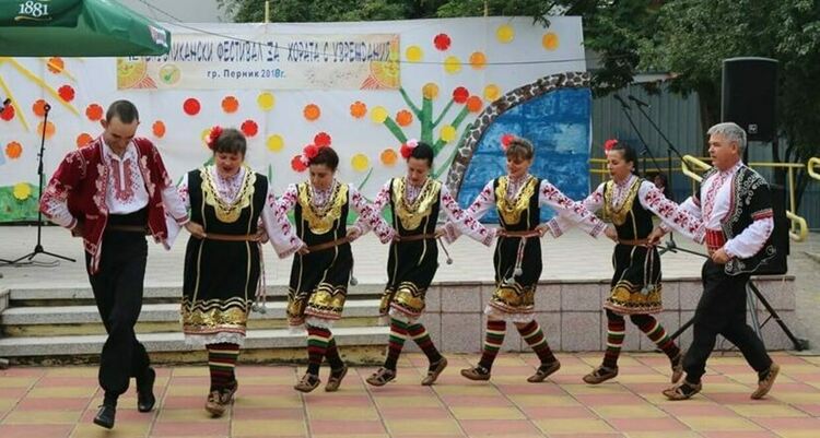 Самодейци от Пернишко се завърнаха с отличия от фестивал в Република Северна Македония