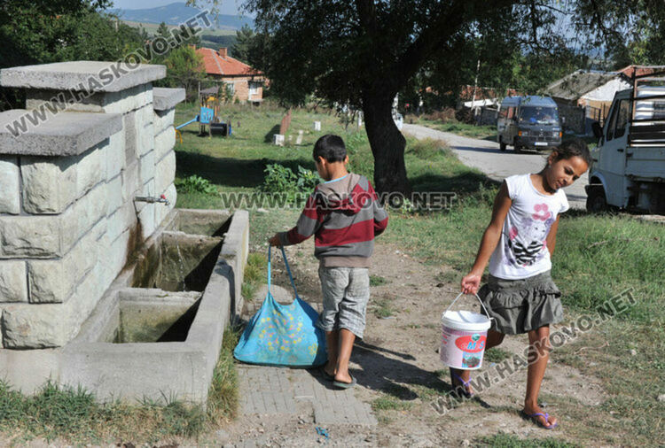 сн: архив. От години в с. Маслиново чакат водопровода като топъл хляб