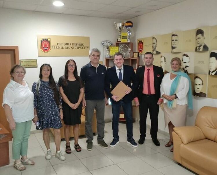 Кметът на Перник подписа колективен трудов договор с КТ "Подкрепа" в сектор " Социални дейности"