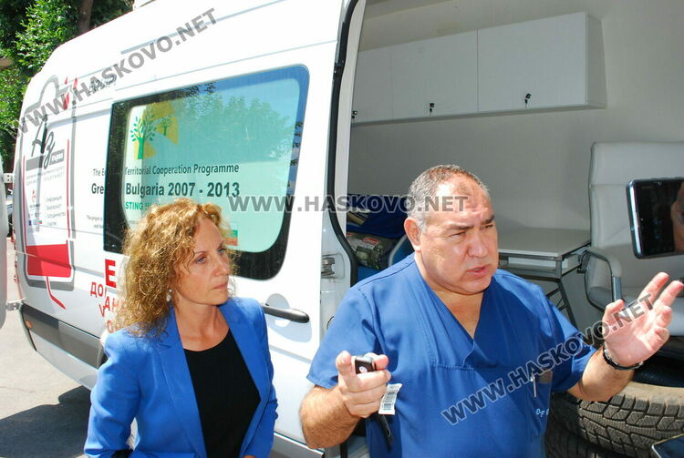 Областна администрация предостави линейка на МБАЛ-Хасково, стояла 10 г. неизползвана