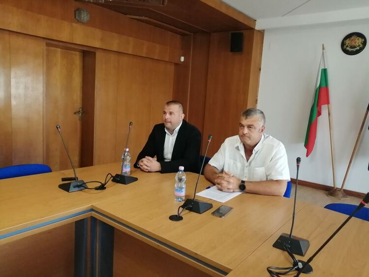 Емил Хумчев се отчете за седем месеца управление