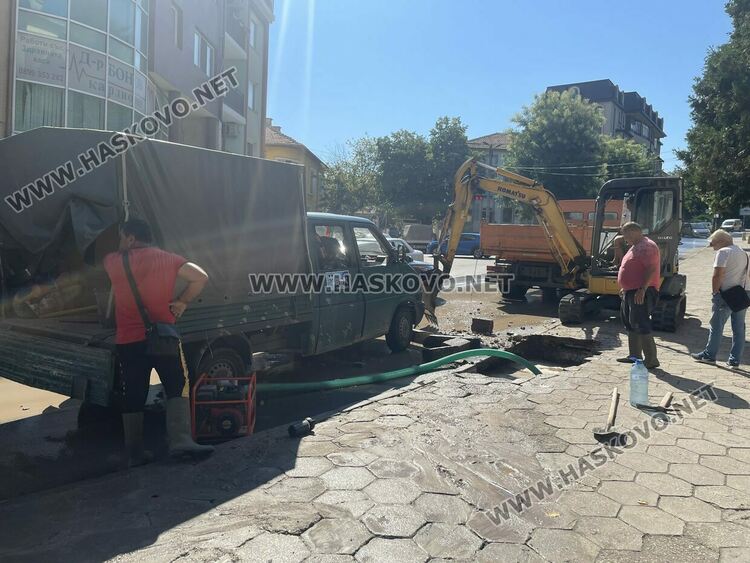 ВиК авария затруднява движението по бул. “Освобождение”