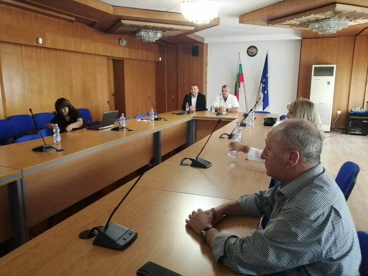 Емил Хумчев се отчете за седем месеца управление