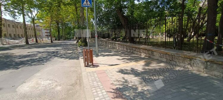 Апаши на метали „обезкостяват” кошчетата за смет в Кърджали