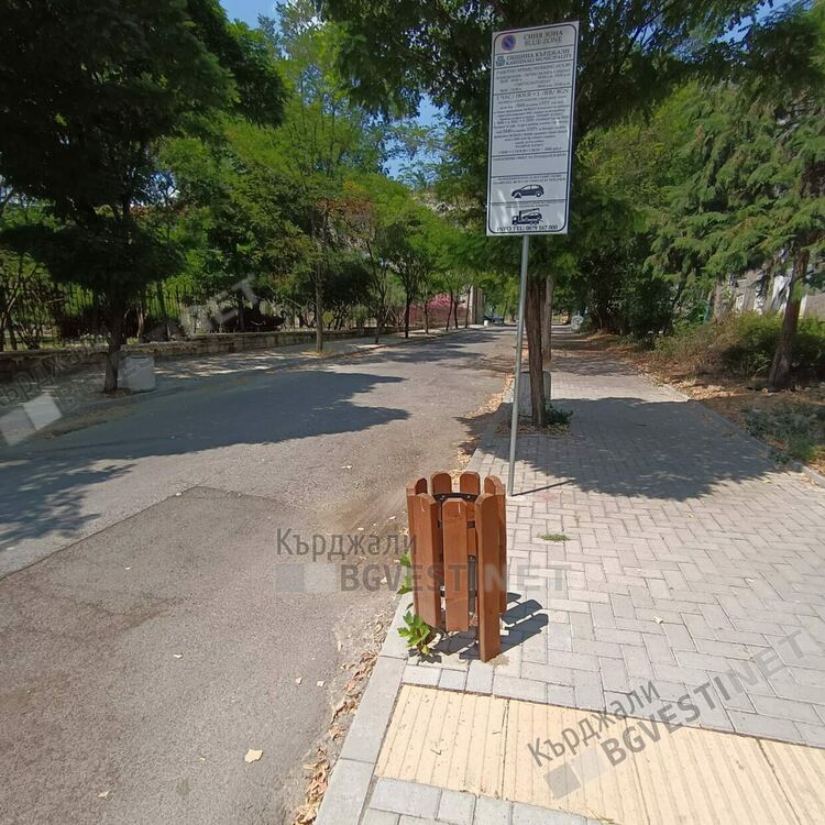 Апаши на метали „обезкостяват” кошчетата за смет в Кърджали