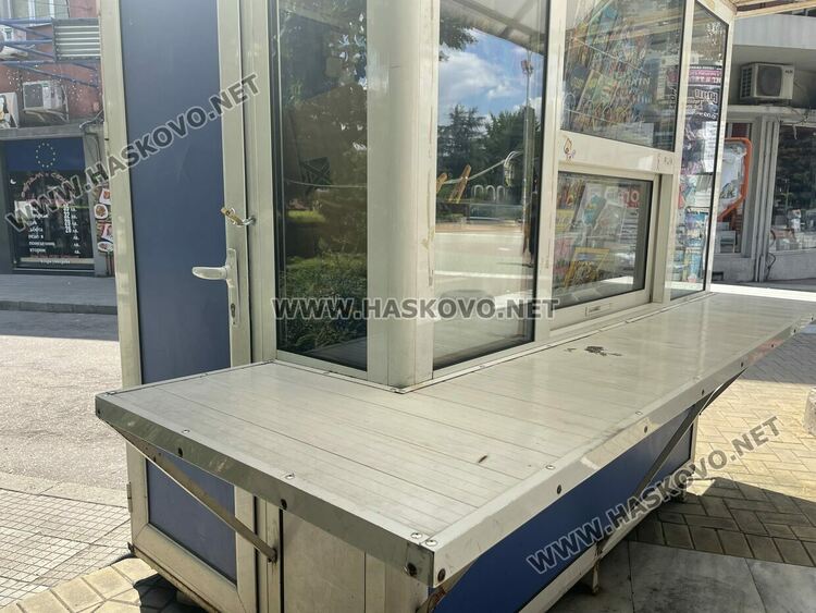 Разбиха и окрадоха павилион в центъра на Хасково