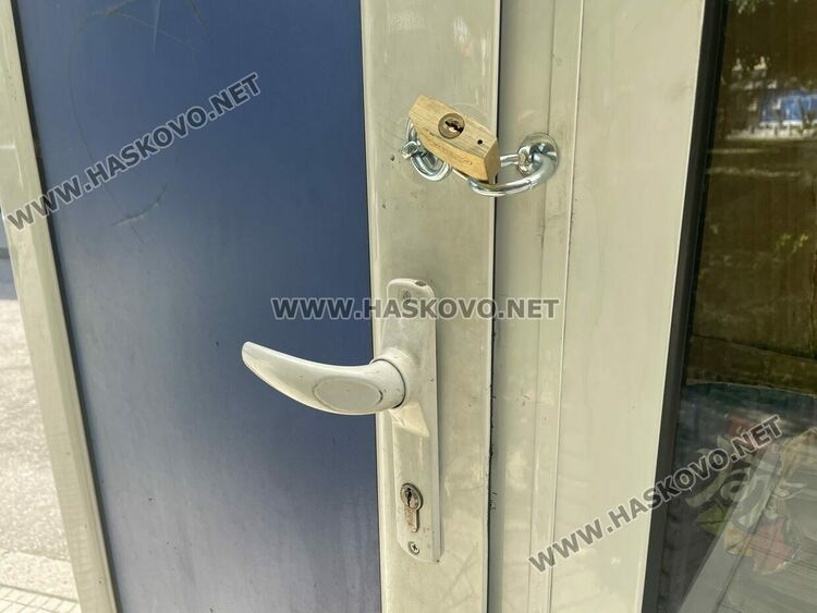 Разбиха и окрадоха павилион в центъра на Хасково