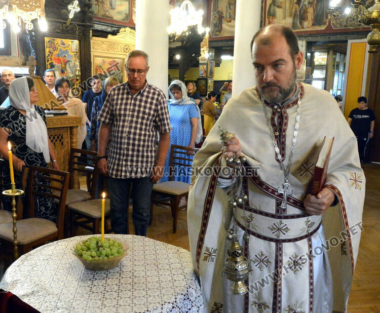 Литургия и освещаване на първото грозде на Преображение Господне в Хасково