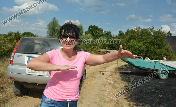 Постройка изгоря край язовир, пожарна се килна по пътя за спасяване