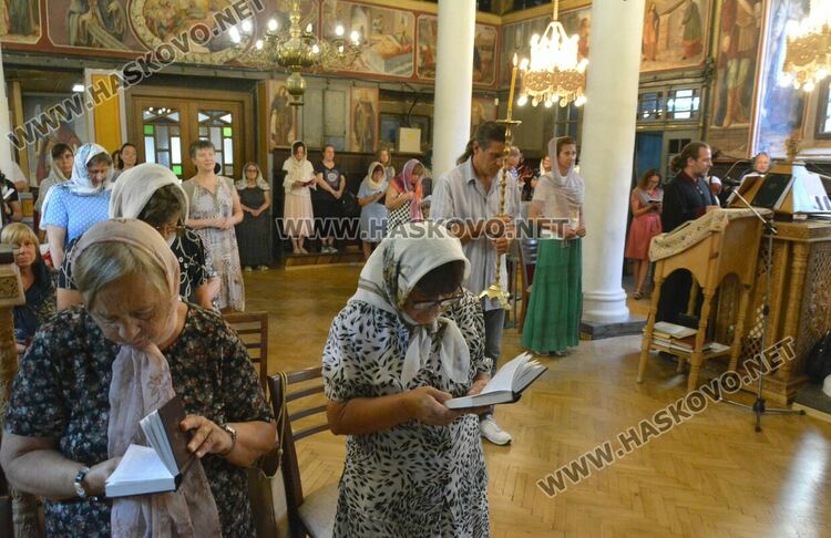 Литургия и освещаване на първото грозде на Преображение Господне в Хасково