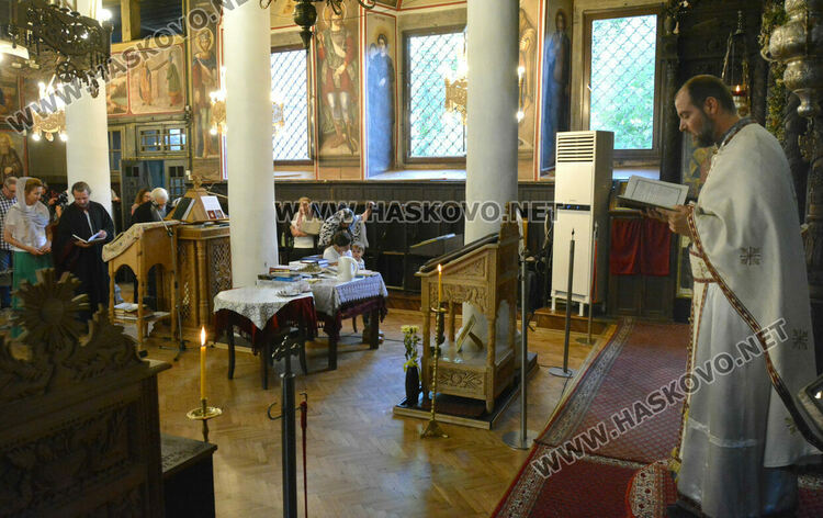 Литургия и освещаване на първото грозде на Преображение Господне в Хасково
